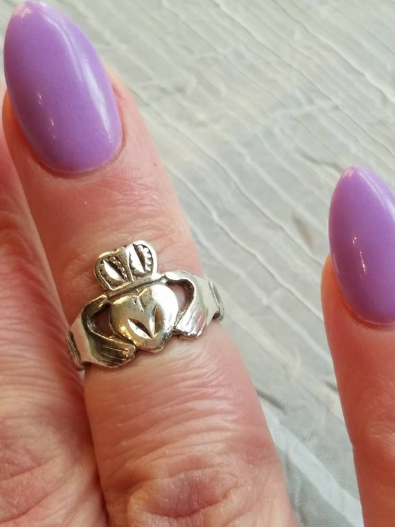 Vintage Hand Made Sterling Silver Claddagh Ring B… - image 9