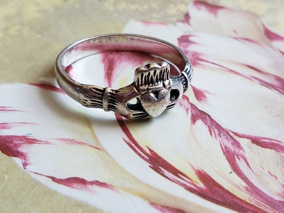 Vintage claddagh sale ring