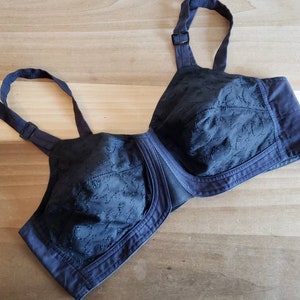 Vintage Pre-Lude Maidenform Made in Italy by Si Si Black Eyelet Bra Size 32 C Ladies 1950s Pin Up Rockabilly Embroidered Bullet Bra