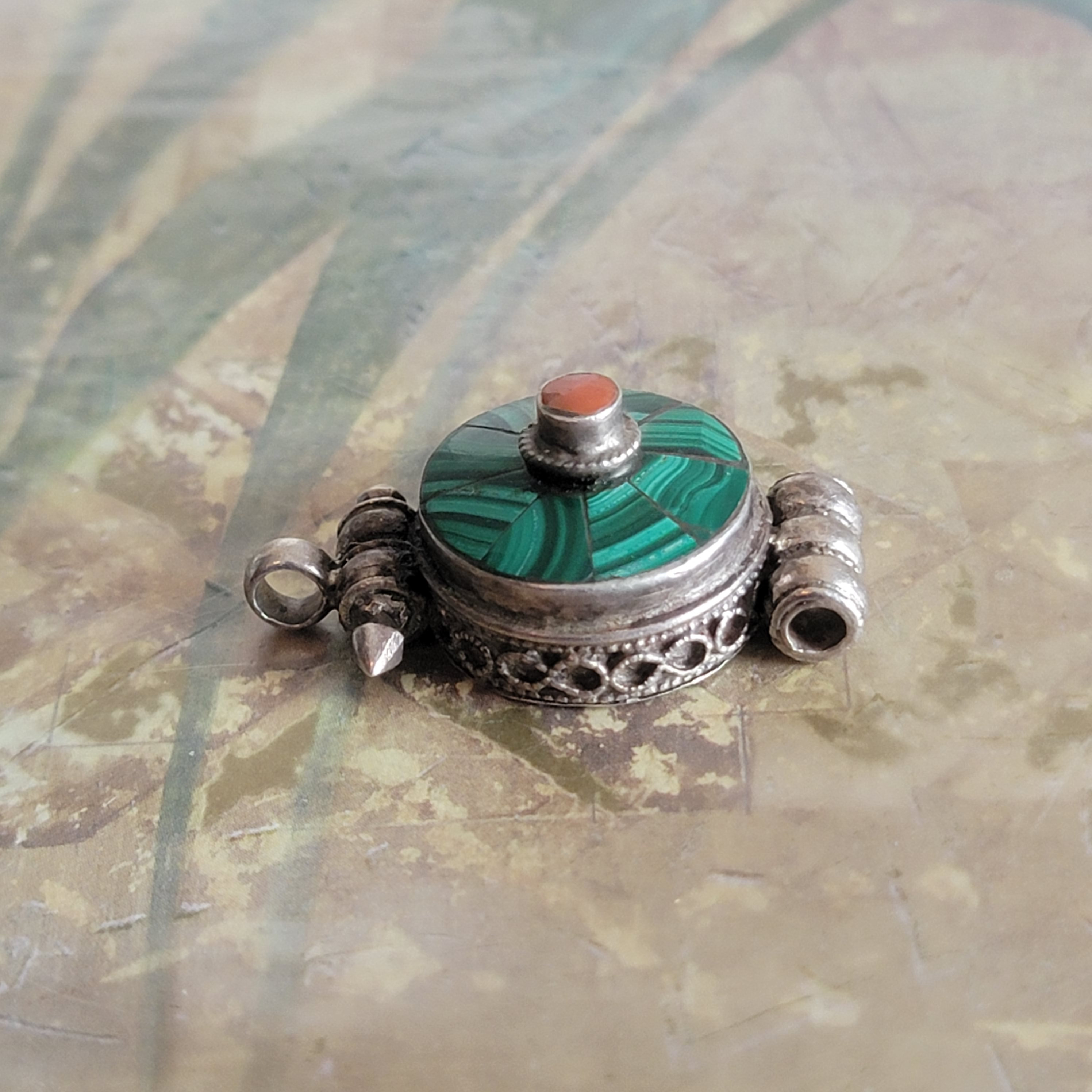 Vintage Sterling Silver Malachite and Spiny Oyester Coral Pendant