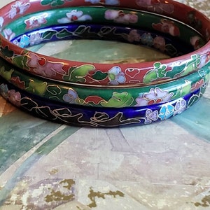 Vintage Floral Cloisonne Bangle Bracelet: Red Green Blue with Brass Trim