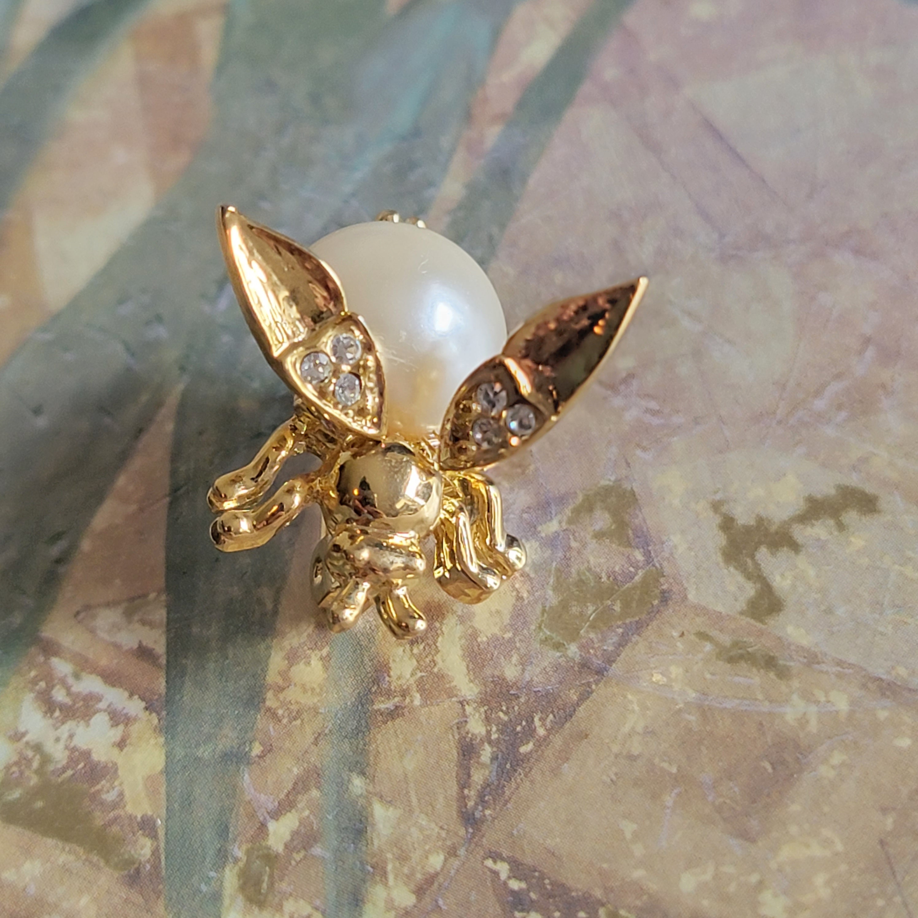 Wholesale Designer Bees Bee Brooch Vintage With Luxury Pearl And Shining  Crystal For Womens Fashion Coat Jewelry From Factorystore2016, $5.78