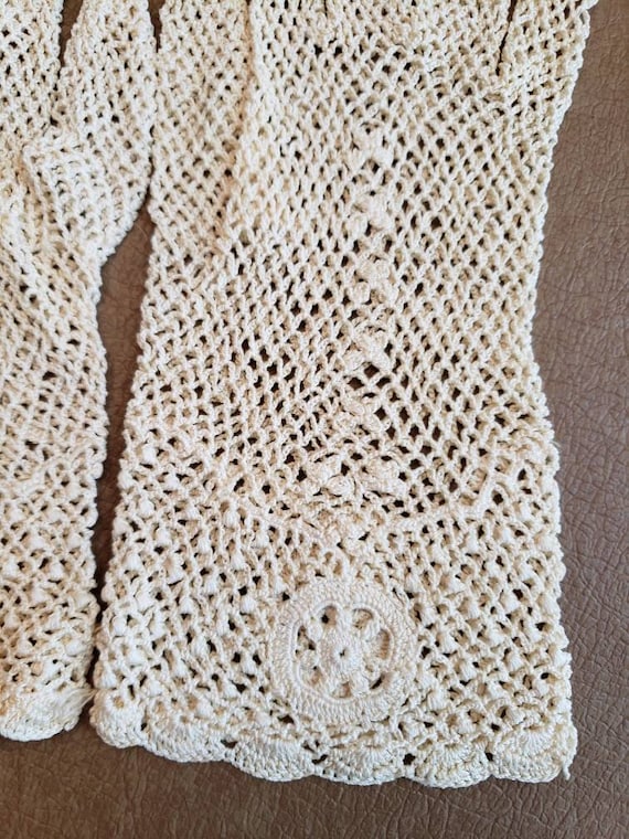 Vintage Off White Crocheted Lace Gloves Ladies  S… - image 7