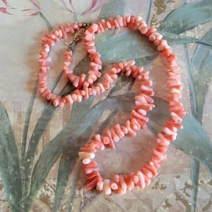 Vintage Coral Bead Beaded Graduated Necklace 14 Karat Gold Filled Clasp