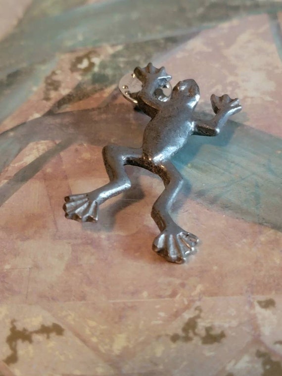 Vintage Barker Genuine USA Pewter Frog Lapel Pin … - image 4