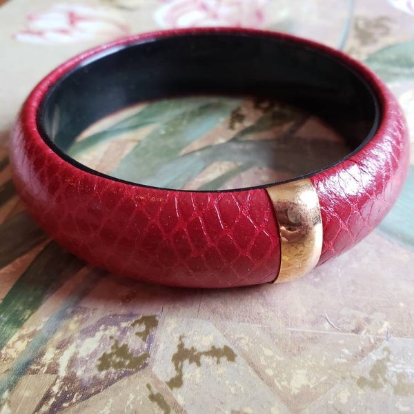 Vintage Dead Stock Avon Textured Luxuries Bangle Bracelet Original Box Never Worn 1980s Burgundy Small Faux Snake Skin