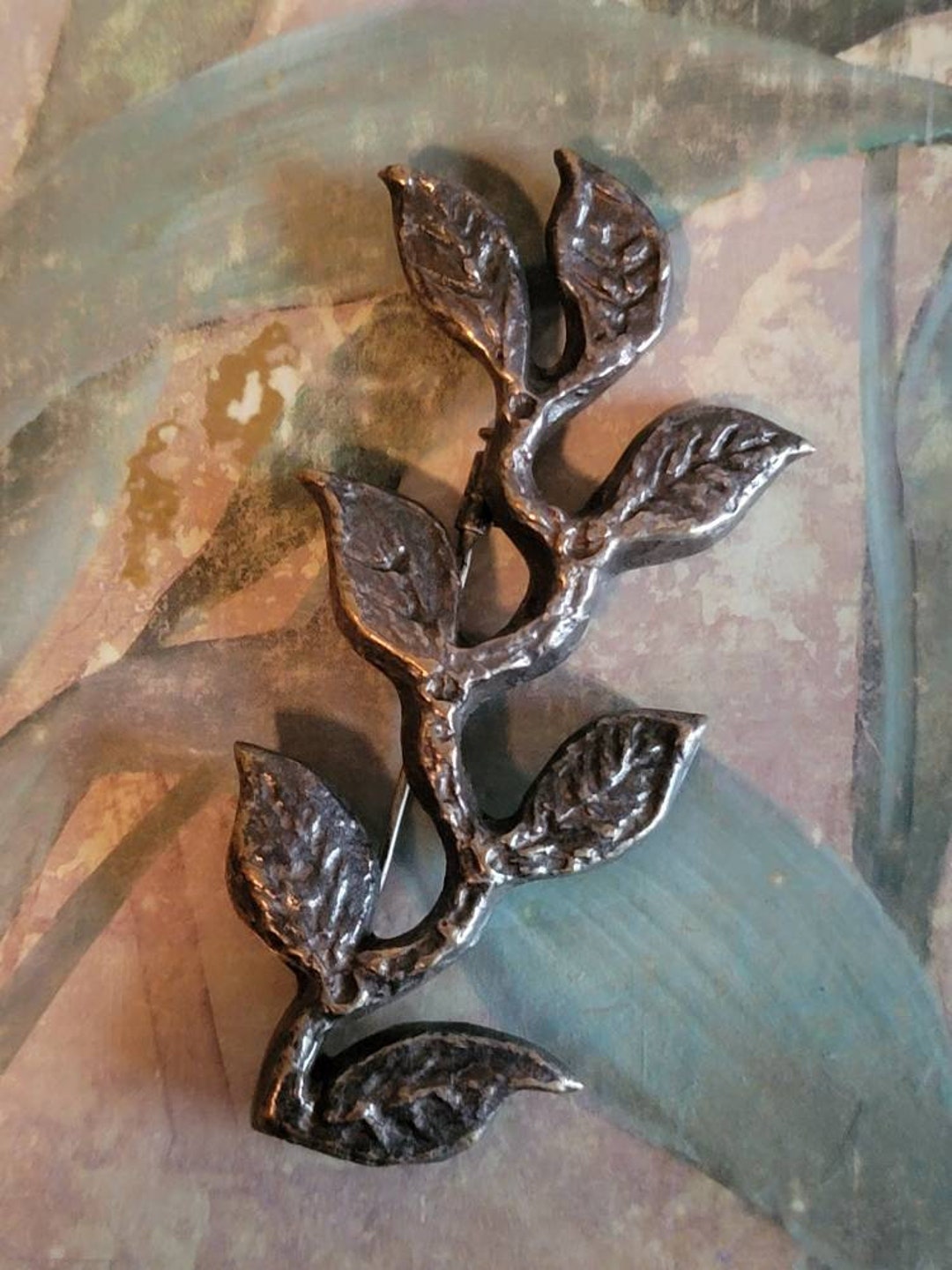 Pendentif Vintage Style Yvonne Tindas – Métal Argenté, Bijou Ancien