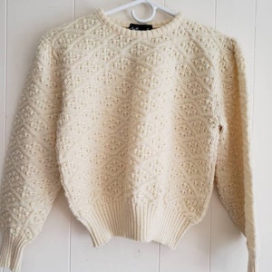 Vintage Metropolis Girls Pullover Sweater Off White Long Sleeved