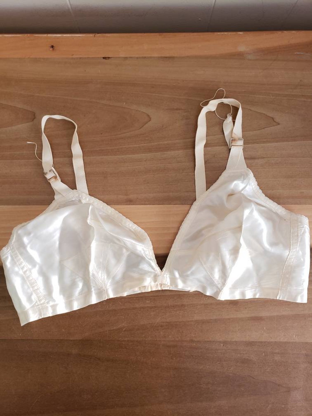 Vintage Bullet Bra Size 32 A by Best Brands Undergarments NOS Lingerie NIP  White Brassiere Pin up Accessories Circle Stitch 