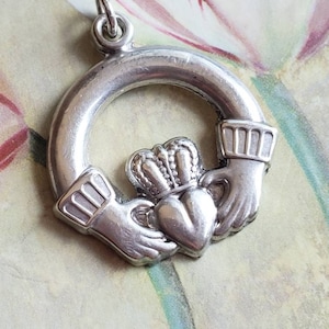 Vintage Sterling Silver Love Loyalty Friendship Claddagh Pendant Classic Heart Crown Hands