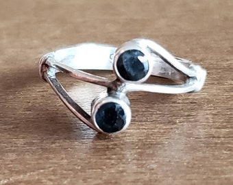 Vintage Sterling Silver and Dark Blue Stone or Glass Faceted Bezel Ring 925 Size 5.25