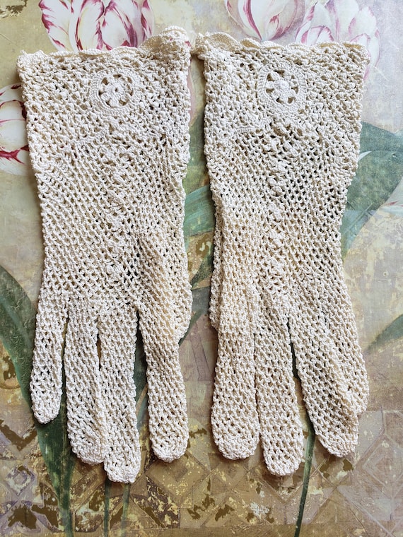 Vintage Off White Crocheted Lace Gloves Ladies  S… - image 1