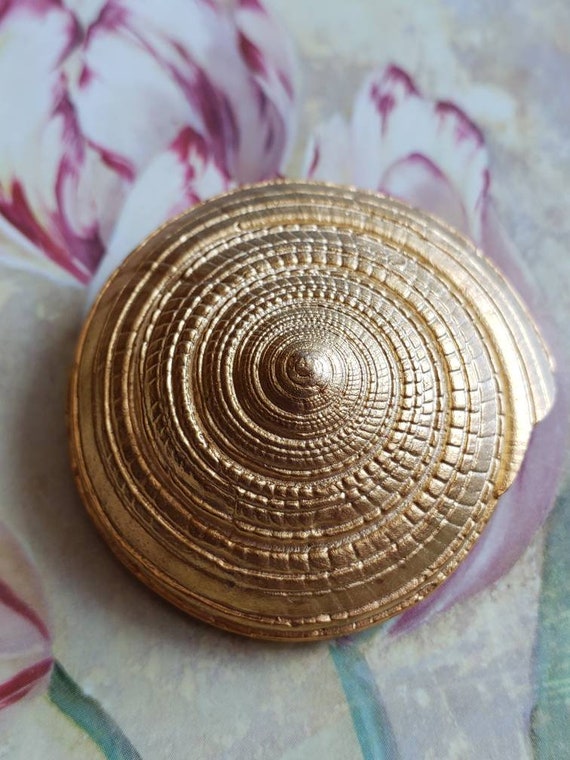 Vintage Gold Tone Metal Brooch Pin Seashell - image 1