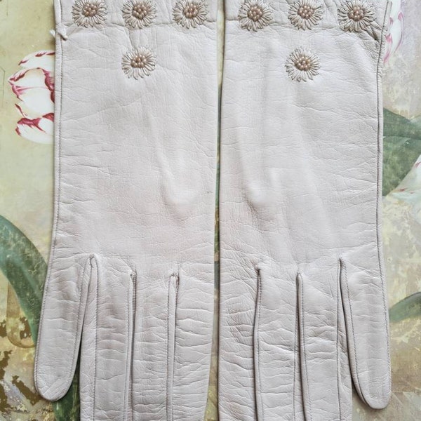 Vintage Sunflower Detail Off White Pale Beige Gloves Size 6.75 Kid Leather 1950s Seed Beads