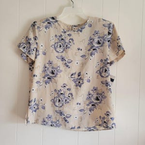 Vintage Dead Stock with the Original Tag Norton McNaughton Petite Short Sleeve Floral Print Blouse Women&#39;s Size 10 Polyester