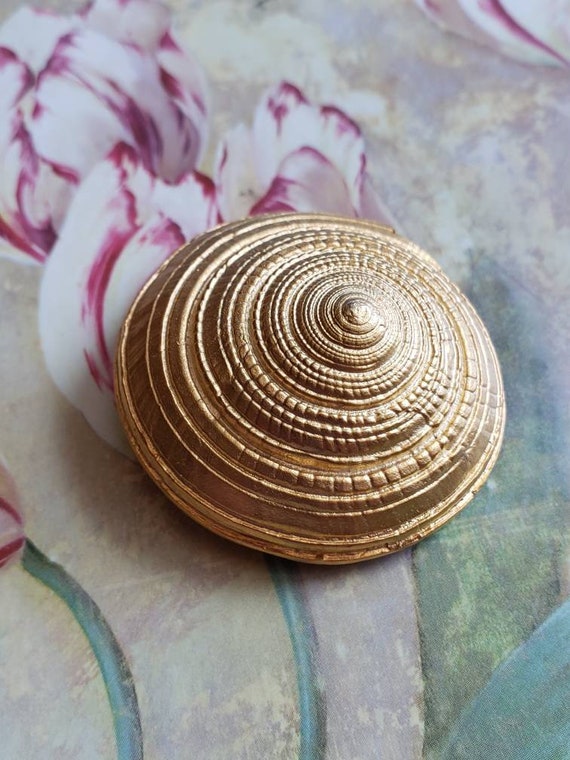 Vintage Gold Tone Metal Brooch Pin Seashell - image 2