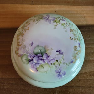Recipiente vintage de porcelana floral de Limoges pintado a mano con tapa, fabricado en Francia.