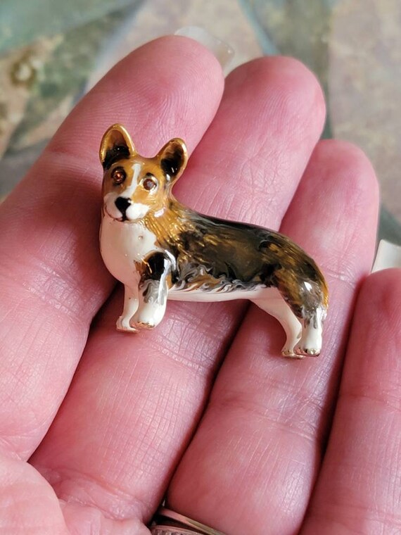 Corgi brooch best sale