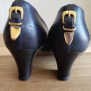 Vintage Michiel Luciano Michielon Heels Pumps Shoes Navy Blue Leather Gold Buckles Size 38.5 1980s Made In Italy