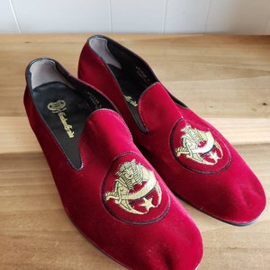 Men\'s Red Rubber Sole Velvet Leather Crown Embroidery Slip On Loafer Slippers Burgundy Velvet Shoes for Mens main image 3