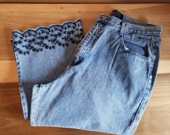 Vintage Zanadi Flare Jeans: Plus Size 1990s Denim with Eyelet Embroidery