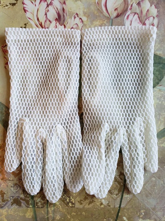 Vintage White Fishnet Mesh Gloves Ladies Retro 19… - image 1