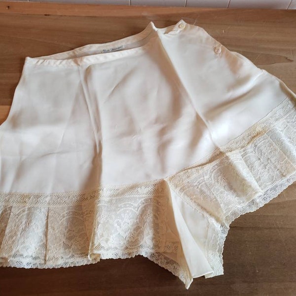 Vintage Rose Manson Off White Tap Pants Bloomers Knickers Underwear Undergarment Lace Trim Button Closure 1940s As Is