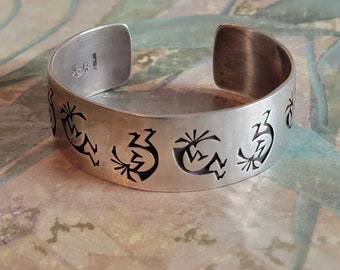 ワ*盛様 HOPI ホピManuel Hoyungwa オーバーレイ バングル Manuel Hoyungwa ~ Vintage Hopi Sterling Silver Kokopelli Overlay