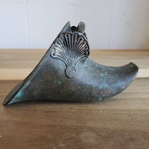 Vintage Antique Brass Conquistador Single Stirrup Horse Back Riding Fan Motif Green Patina