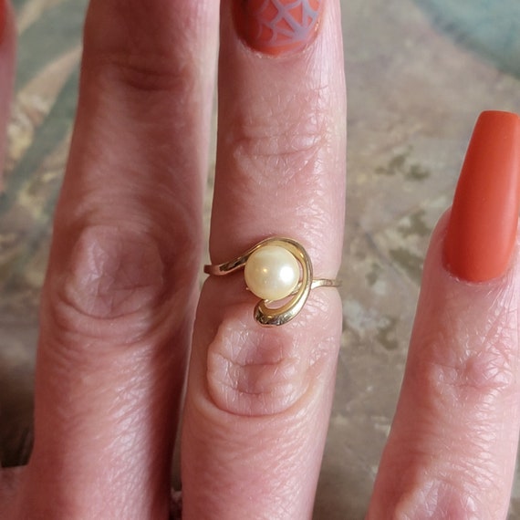 Vintage 14 Karat Gold and Pearl Ring 14 K Size 6 - image 9