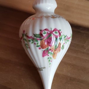 Vintage Original Box Royal Albert Old Country Roses Seasons of Colour Porcelain First Annual Christmas Tree Ornament 2001