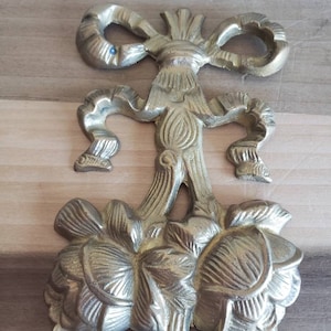 Vintage Brass Gold Tone Wall Hanging Metal Flowers and Bow 1980s Housewares Home Decor
