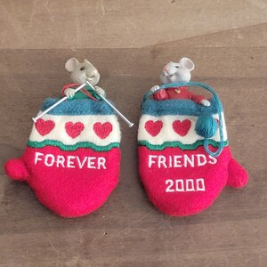 Vintage Hallmark Keepsake Set of 2 Ornament Friendship Close Knit Friends Christmas Tree Ornaments 2000 Original Box Mice Knitting Mittens