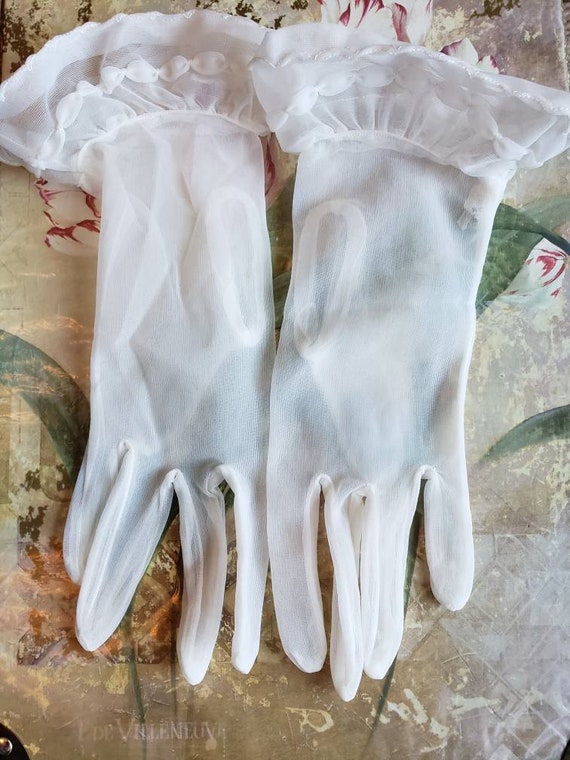 Vintage Comet Sheer White Gloves Ruffle Detail La… - image 3