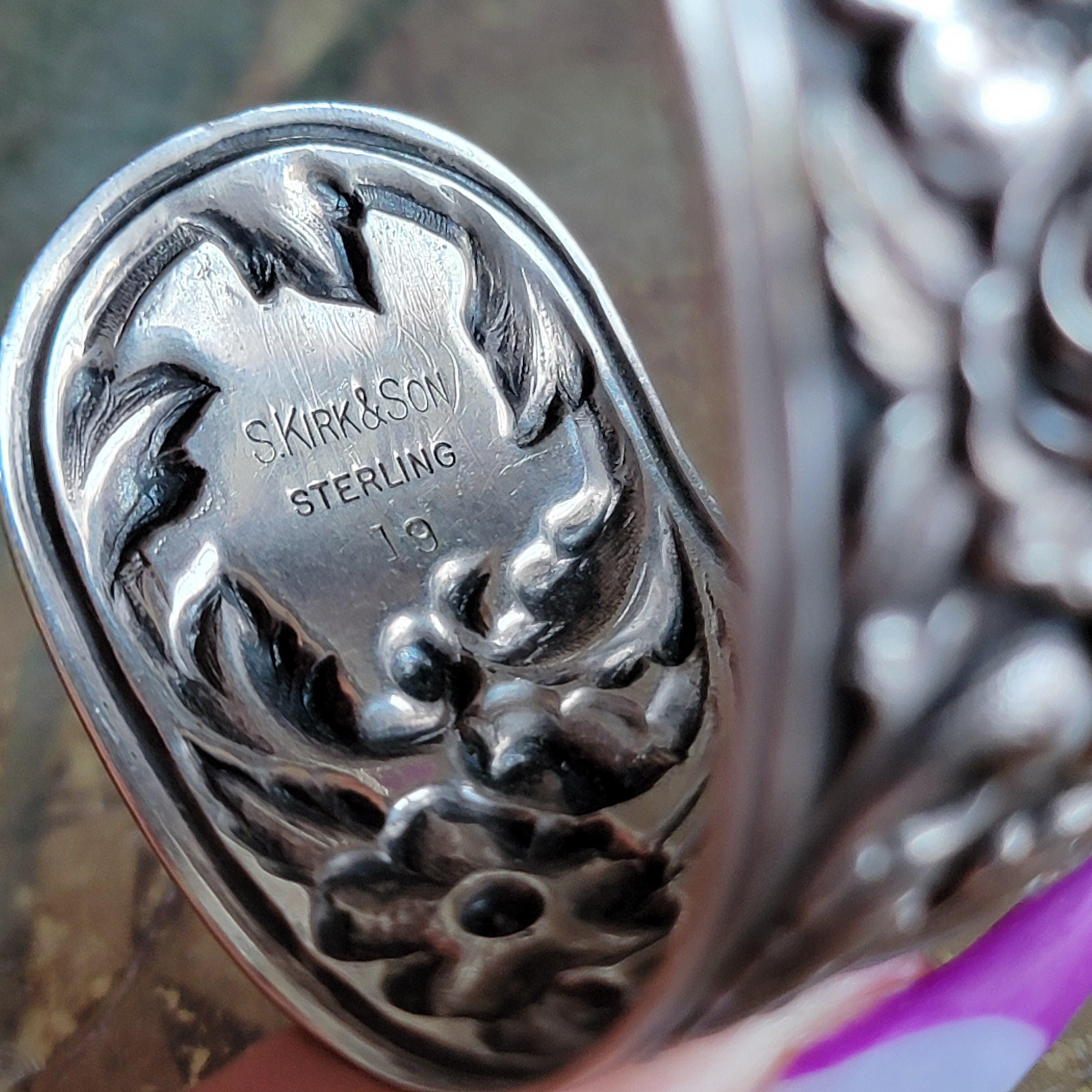 S. KIRK & SON カークサン ヴィンテージ シルバー ブレスレット Vintage Signed S Kirk & Son Sterling Silver Flower Floral Cuff