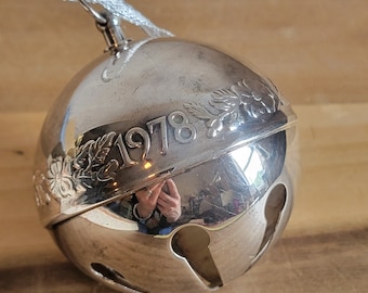 Vintage Wallace plata tono metal Jingle Bell árbol de Navidad ornamento 1978