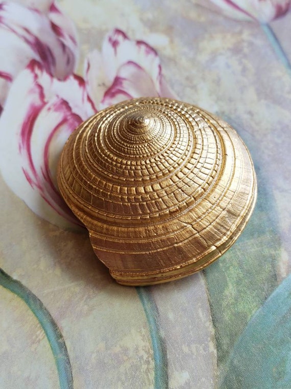 Vintage Gold Tone Metal Brooch Pin Seashell - image 3