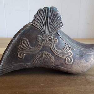 Vintage Antique Brass Conquistador Single Stirrup Horse Back Riding Fan Motif