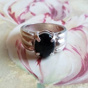 Vintage Sterling Silver Black Onyx Ring: Oval Stone, Size 6.75