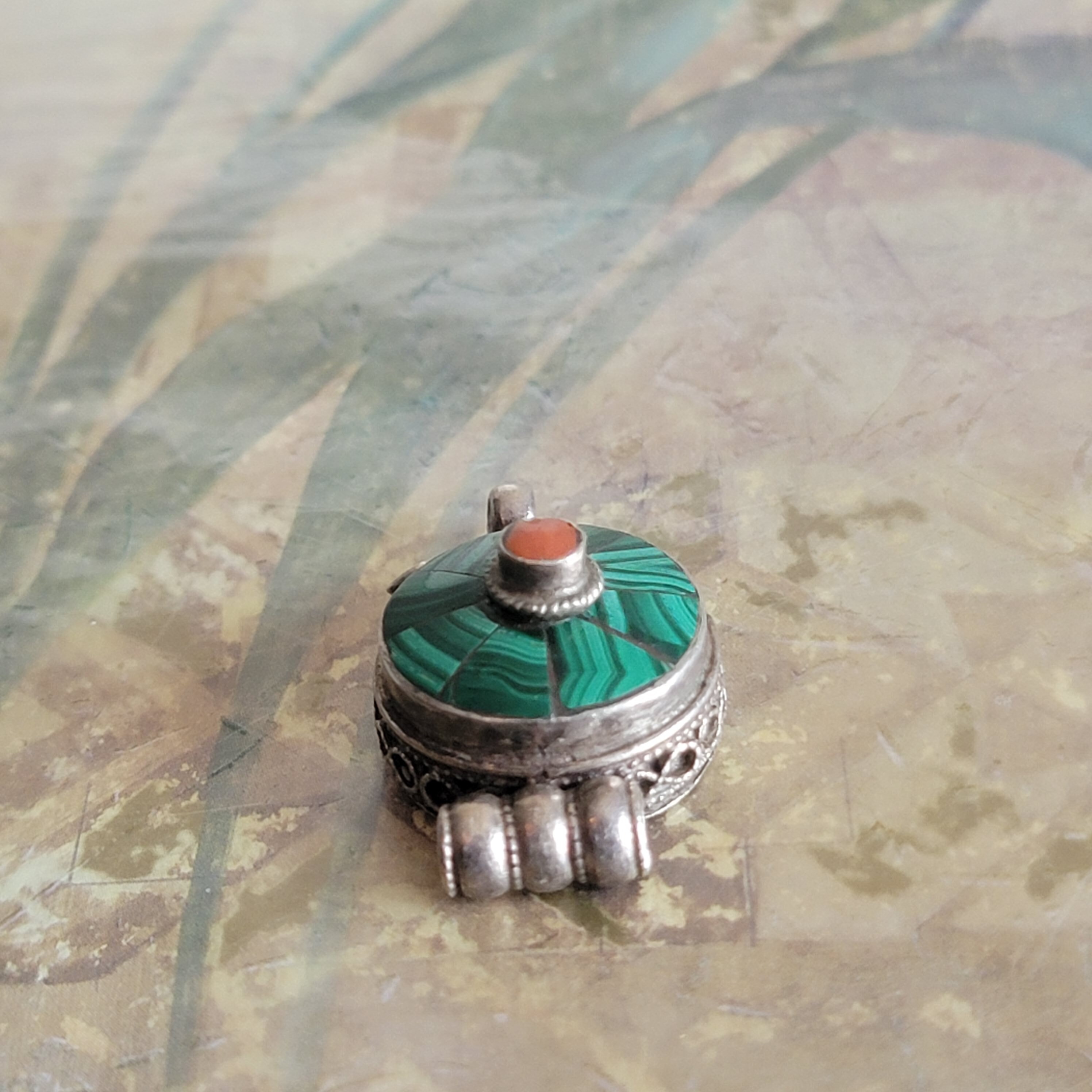 廃盤✳️スワロフスキー boali antique green 置物 SV925 Vintage Sterling Silver Malachite and Spiny Oyester Coral Pendant