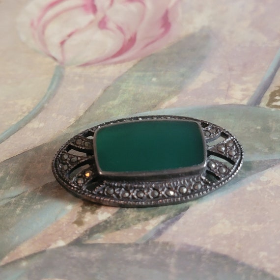 Vintage Sterling Silver Green and Marcasite Brooc… - image 4