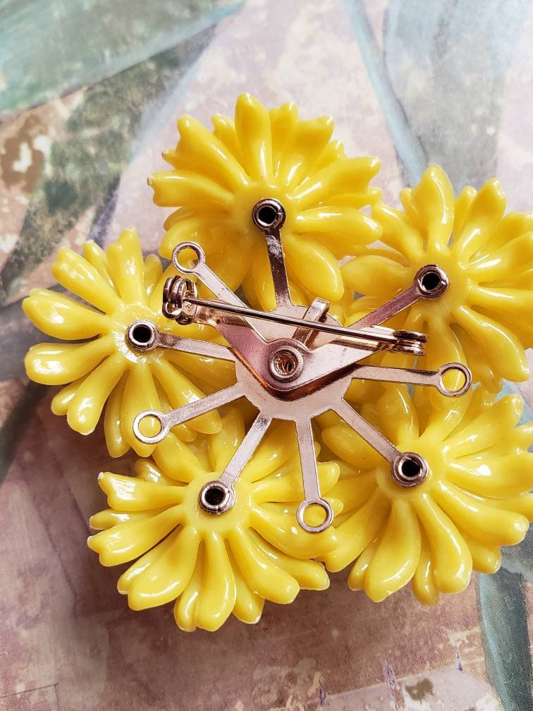 Vintage Yellow Daisy Cluster Brooch Pin Pendant Gold Tone