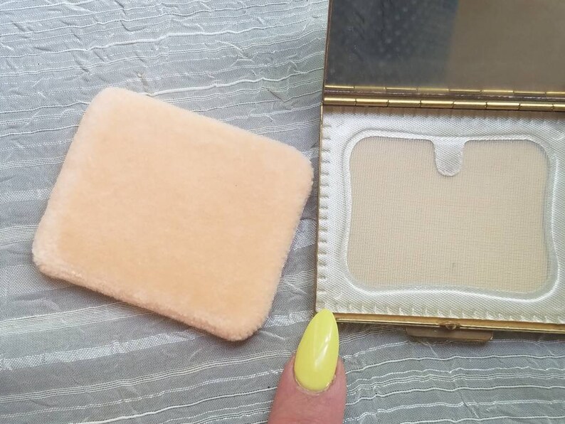 Vintatge S.J.C 5th Avenue Gold Tone Metal Textile Rhinestone Trim Compact Loose Make Up 1950s
