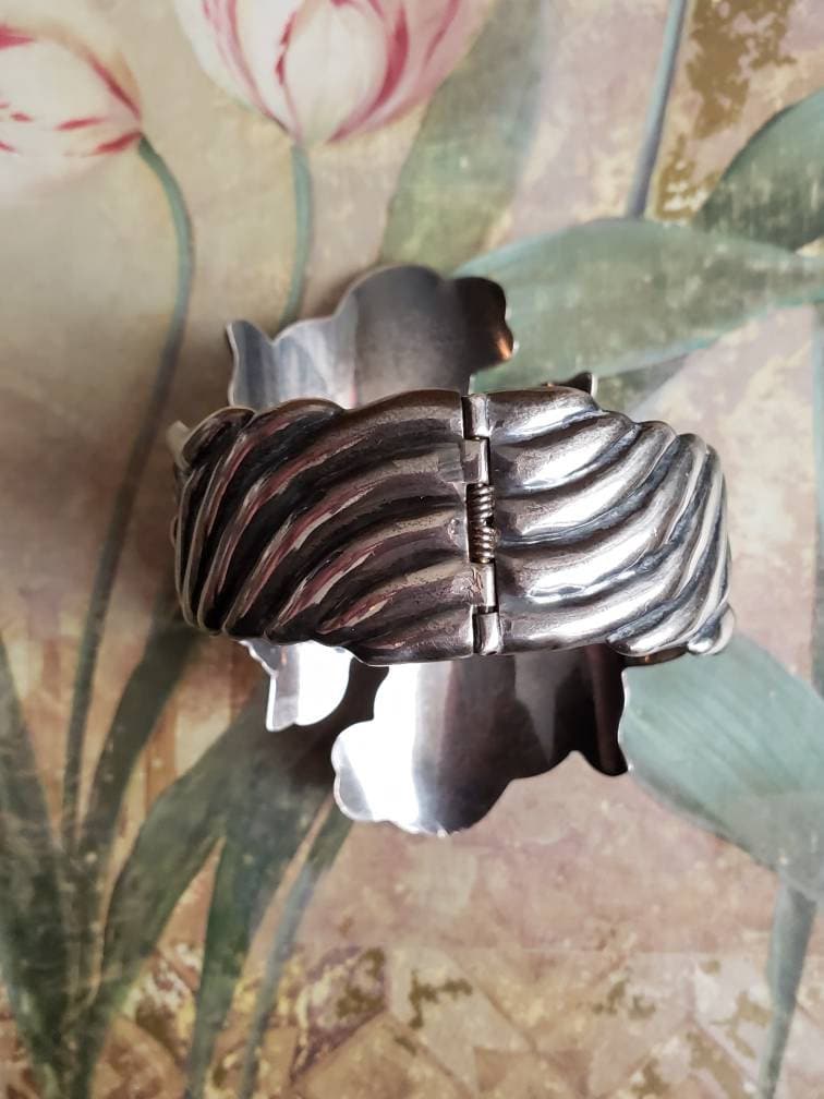 Vintage Taxco Large Sterling Silver Hinged Clamper Bracelet