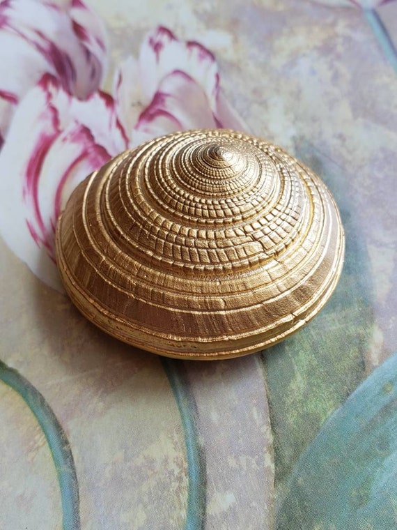 Vintage Gold Tone Metal Brooch Pin Seashell - image 4