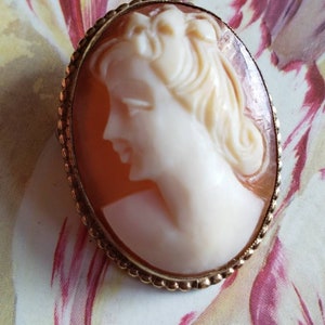 Vintage AMCO Cameo Pin or Brooch or Pendant Pale Amber and White Profile of a Woman 14 Karat Gold Filled