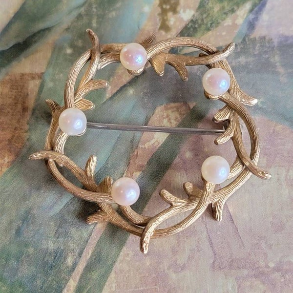 Vintage Krementz Gold Tone Metal Circle Brooch Pin Pearl