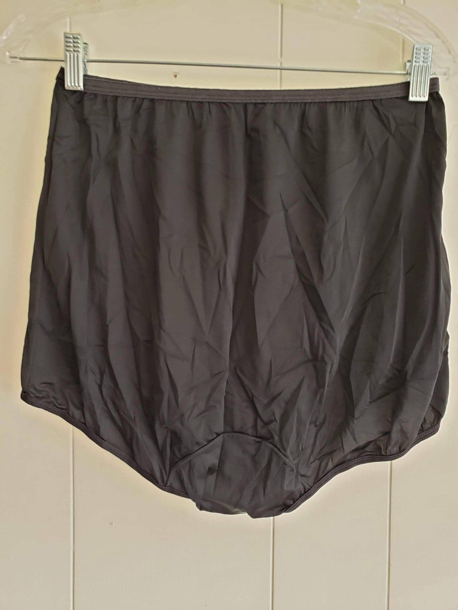女性の下着の歴史 A History of Women's Underwear A History of Women's Underwear - Local Histories