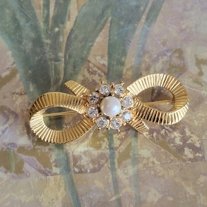 Vintage Gold Tone Metal Faux Pearl and Rhinestones Brooch or Pin 1980s Costume Jewelry