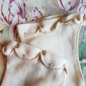 Vintage Cream Yellow Gloves Ladies Retro Scalloped Edges As Is Size 6